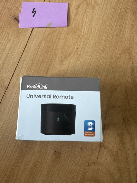inteligentny, uniwersalny pilot na podczerwień BroadLink RM4 Mini.