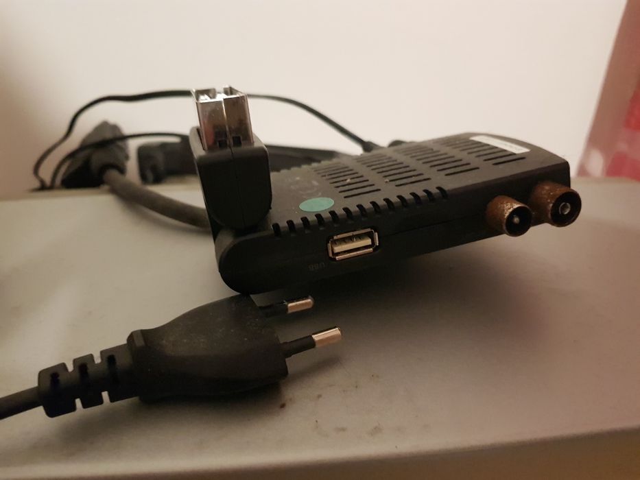 Tvs  com tdt incluídos doacao tudo  a trabalhar