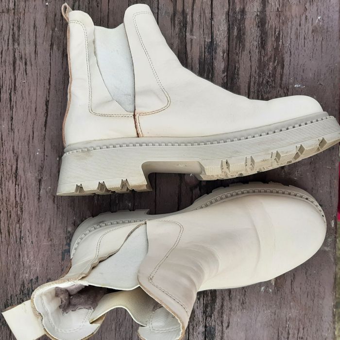 Черевики молочного кольору