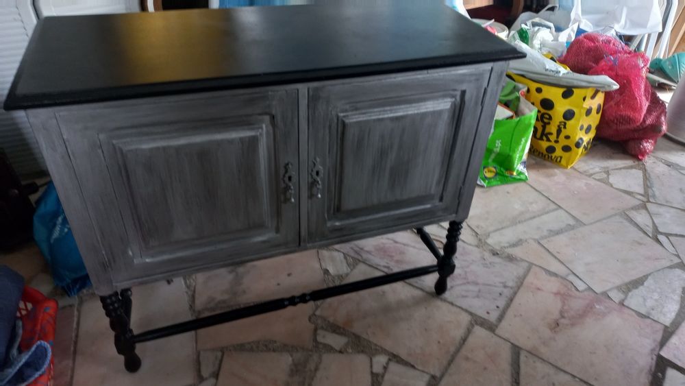 Móvel antigo recuperado