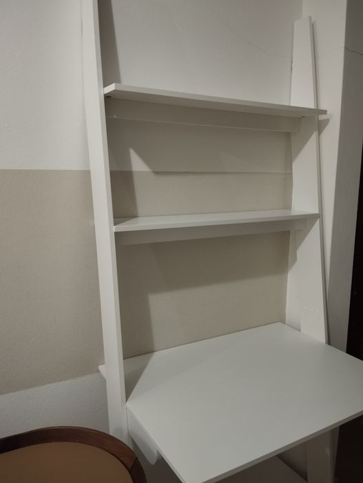 Conjunto de secretária e cadeira
