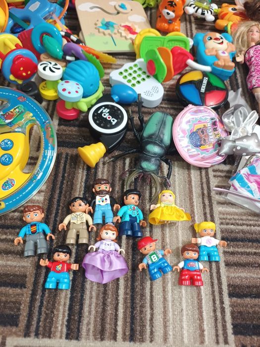 Лот іграшки, ящик з Європи