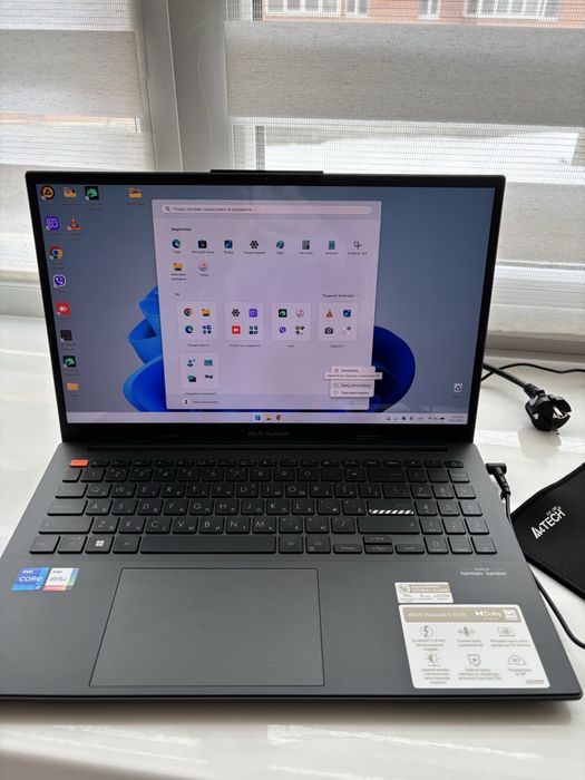 Ноутбук ASUS Vivobook S15 OLED K5504VA-MA383 стан нового всього рік