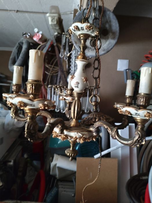 Candeeiro de teto em latão e procelana