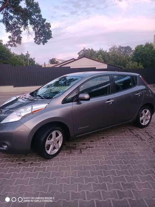 Продам nissan leaf