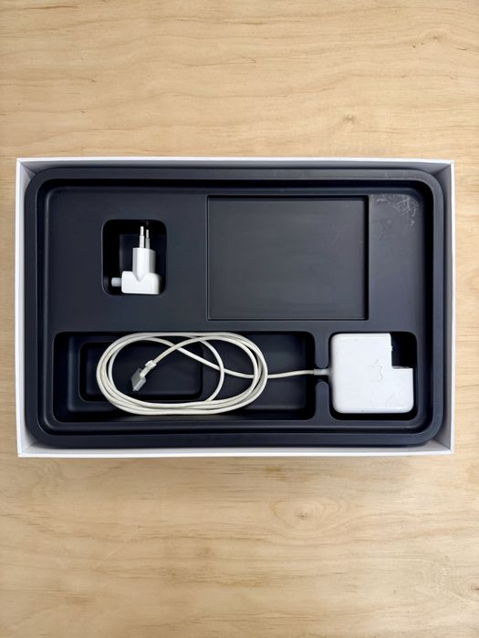 Macbook Air 11”, stan idealny, oryginalne pudełko