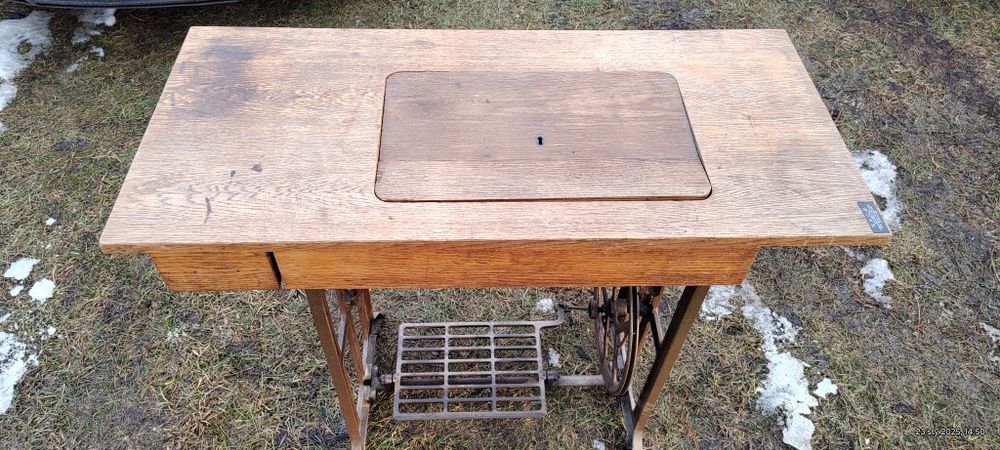 Maszyna do szycia Łucznik plus stolik