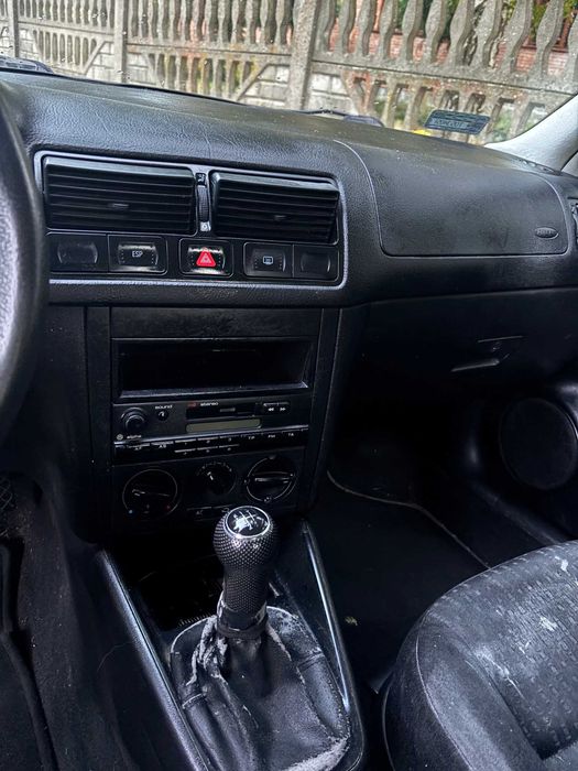 Volkswagen Golf 1.6 MPI 105 KM 2002r.