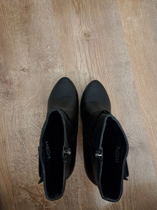 Botki na szpilce r.38