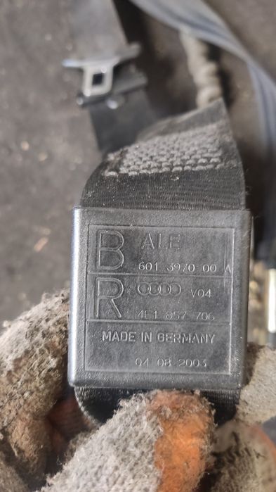 Pas bezpieczeństwa prawy przód przedni Audi A8 D3