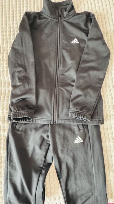 Спортивний костюм, підходить як для дівчинки так і для хлопця.