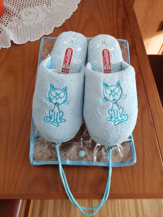 Chinelos senhora novos com etiqueta tam 36.