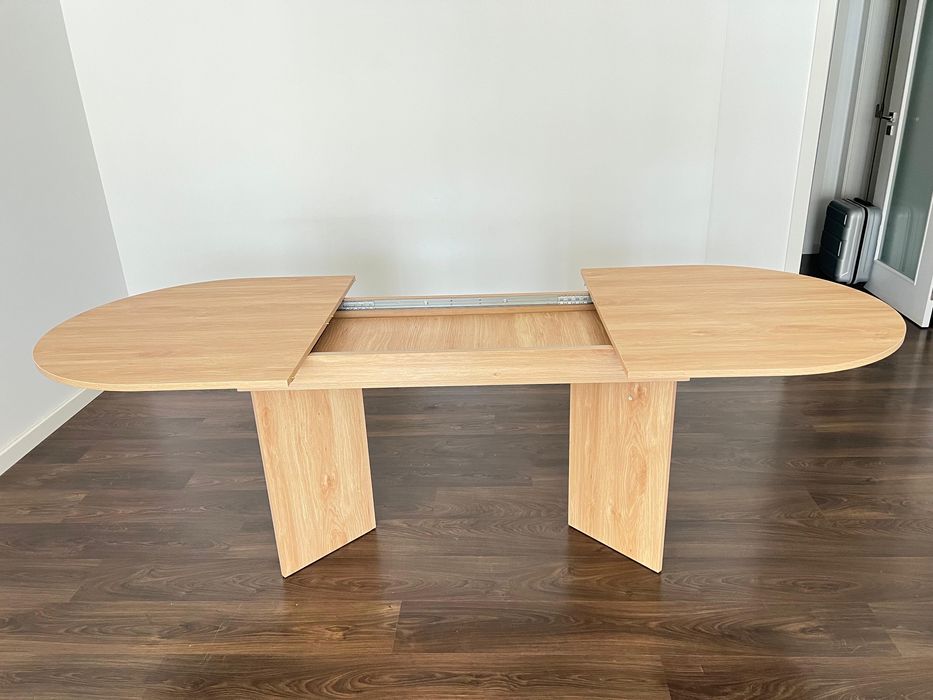 Mesa de jantar oval extensível