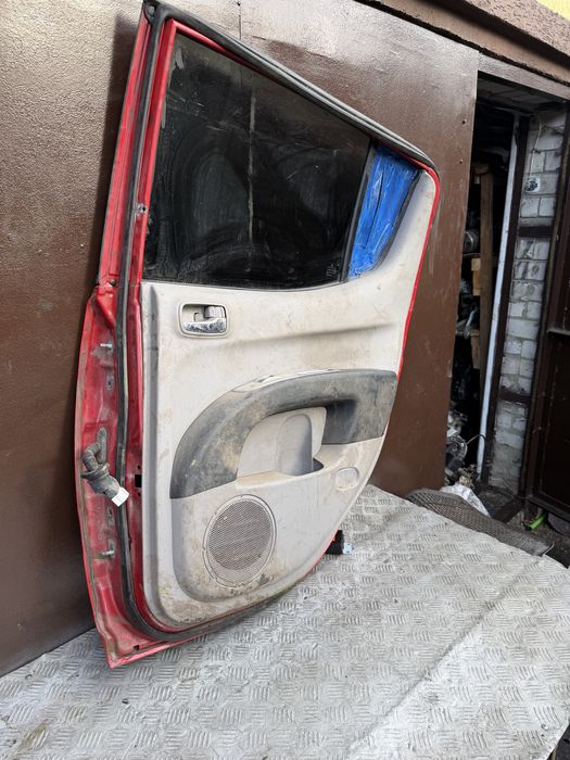Дверь зад в сборе Mitsubishi l200 год 08 митсубиси л200