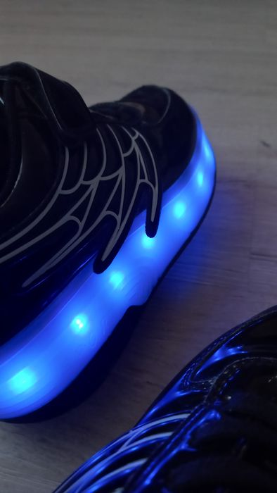 ТЕРМІНОВО! Роликові кросівки з LED підсвічуванням, чорні, розмір 35-36