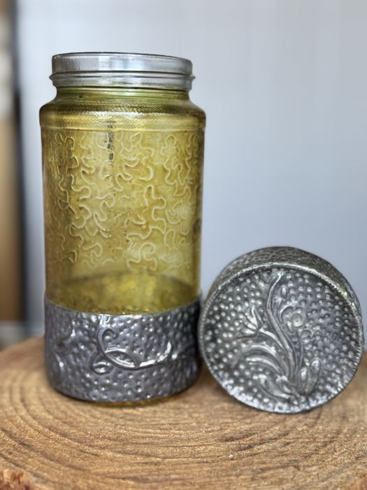 Frascos decorativos antigos de vidro e metal decorado com esstanho