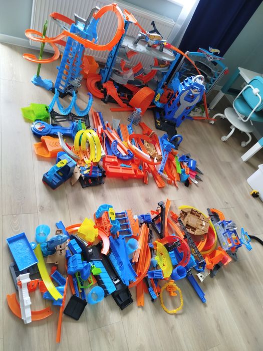 Tory i garaże Hot Wheels