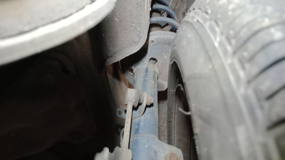 Amortecedor trás direito TOYOTA Corolla Sedan (_E10_)