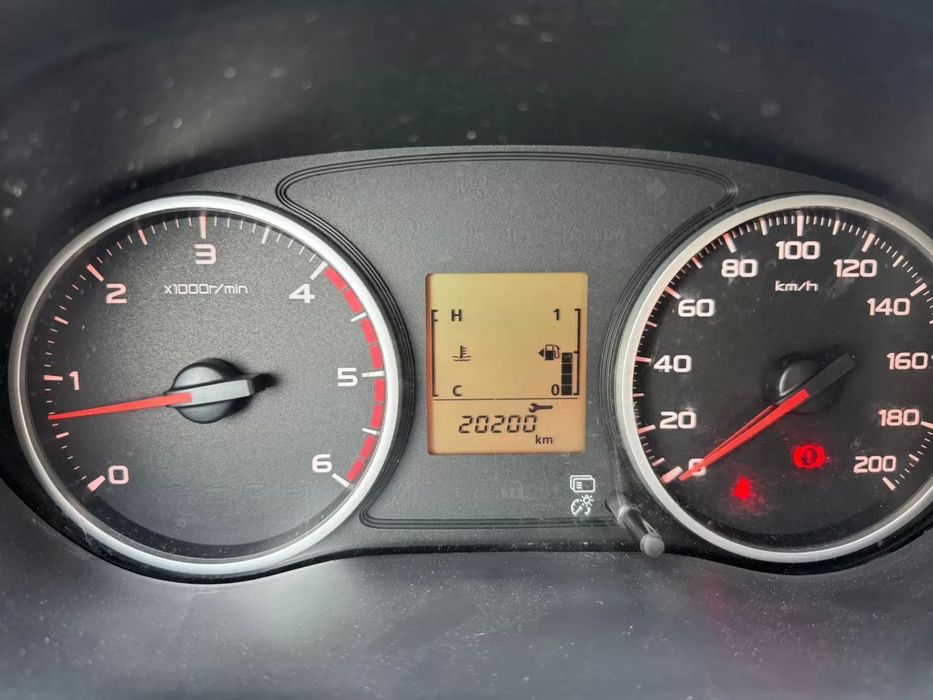 Mitsubishi L200 2.4 DI-D CD Invite 4WD