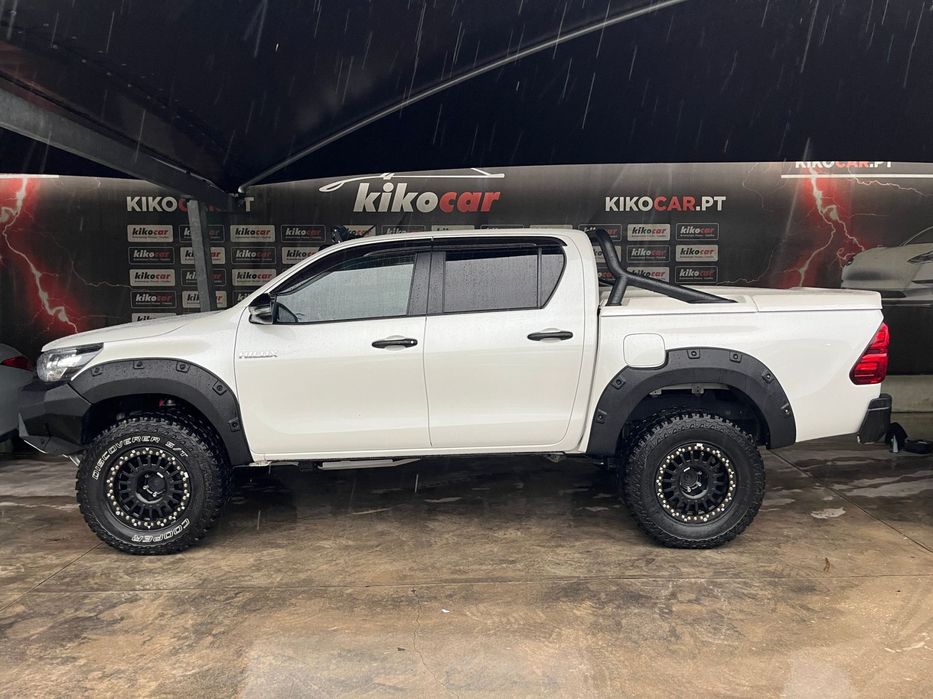 Toyota Hilux 2.4 D-4D 4WD CD Tracker