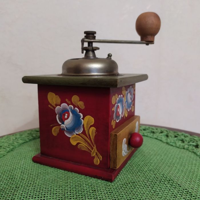 Кофемолка ручная, кавомолка, винтаж, ретро, антік