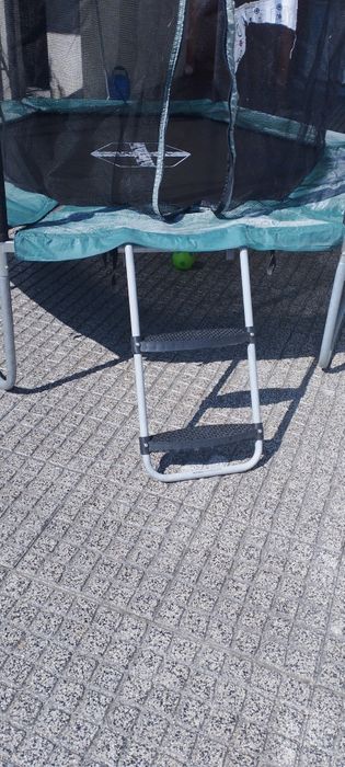 Trampolim hexagonal 240 com escada, Decathlon.