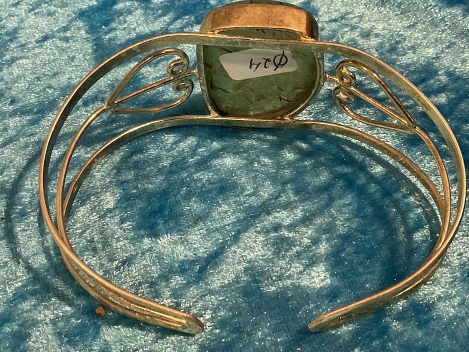 Linda pulseira em prata pedra verde clarinho anúncios abaixo