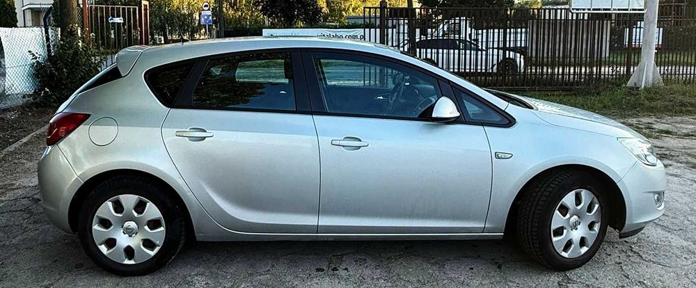 Astra J 2010 1.4 LPG do 2034 bez rdzy 1Właściciel 13 lat 100 % sprawna