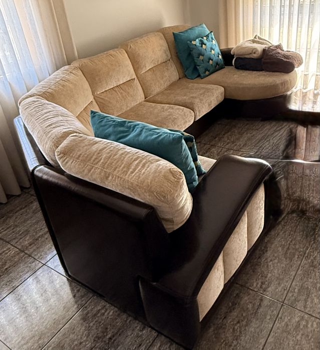 Sofá veludo e couro