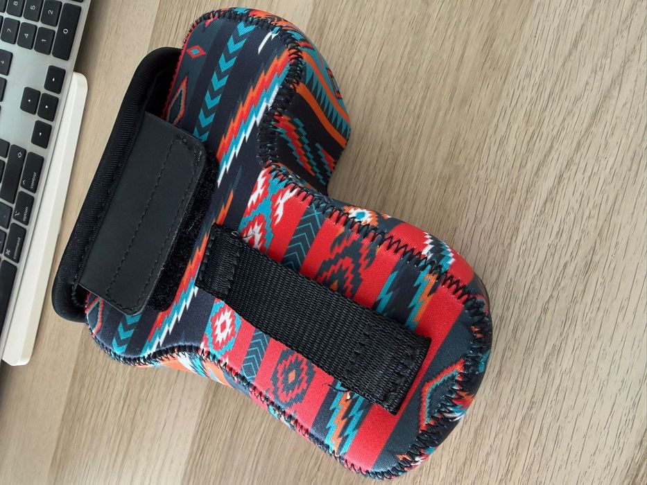 USA Gear Capa para câmara DSLR com proteção de neoprene, alça para cinto e armazenamento de acessórios