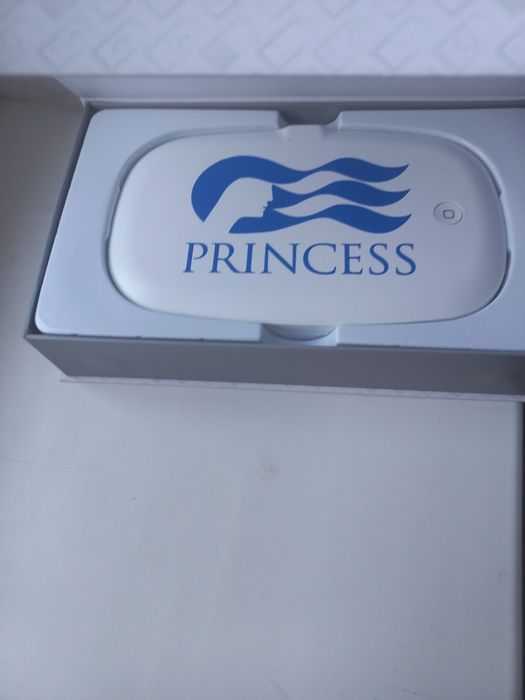 Беспроводная зарядка и очистка телефонов.