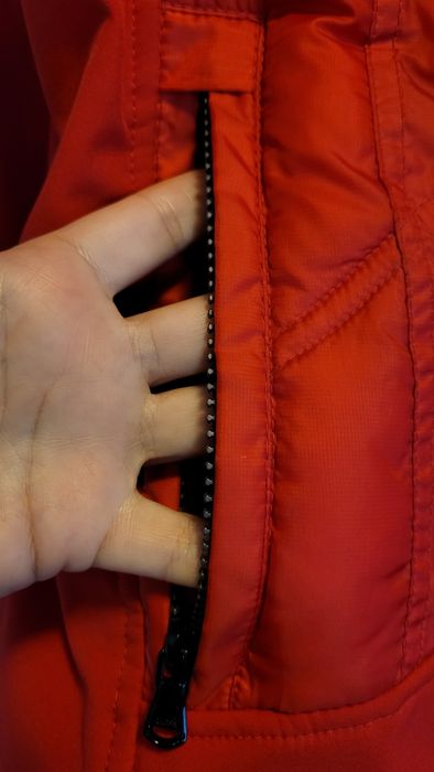 Kurtka wiatrówka Guess