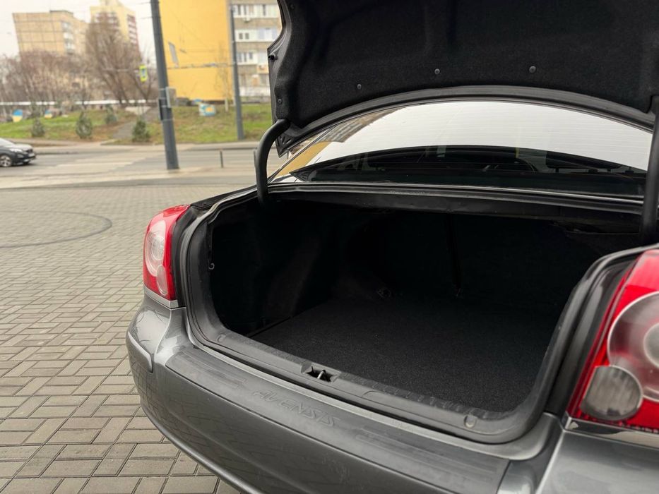 Toyota avensis 2008 рейстайлінг