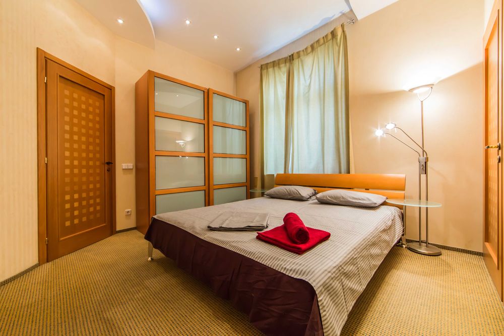 Комфортабельная 3-комнатная квартира в центре на улице Крещатик, 25