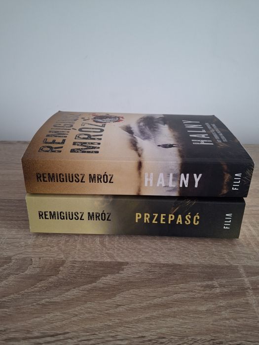 Halny, Przepaść - Remigiusz Mróz (Forst)