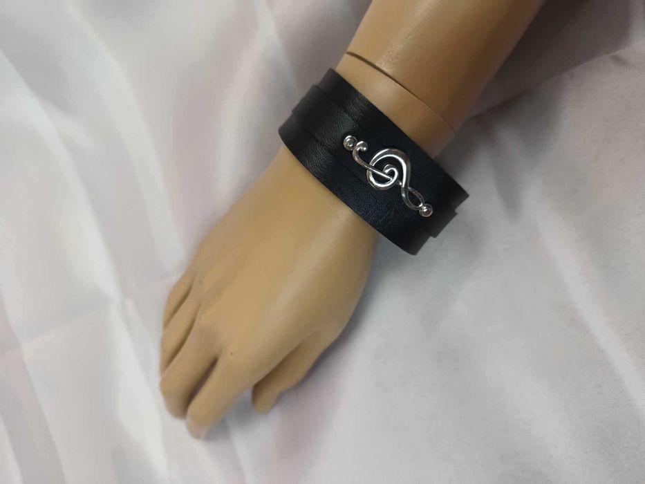 Bransoletka unisex czarna z nutką,