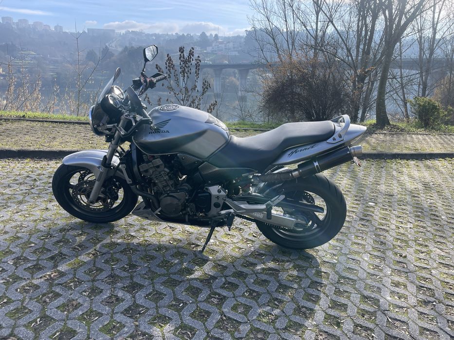 Honda Hornet 900 com varios extras