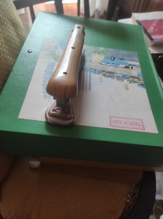 Vendo Agrafador antigo, e rotuladora e minas Mars