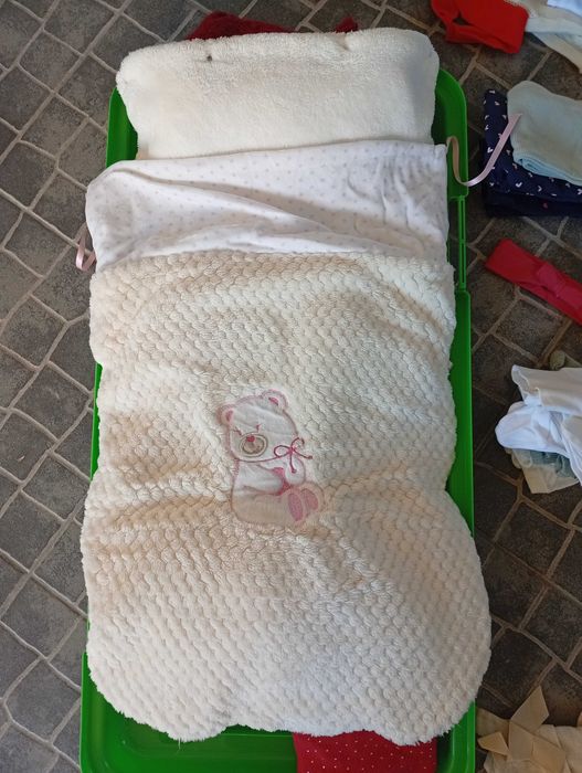 Caixa roupa bebé menina
