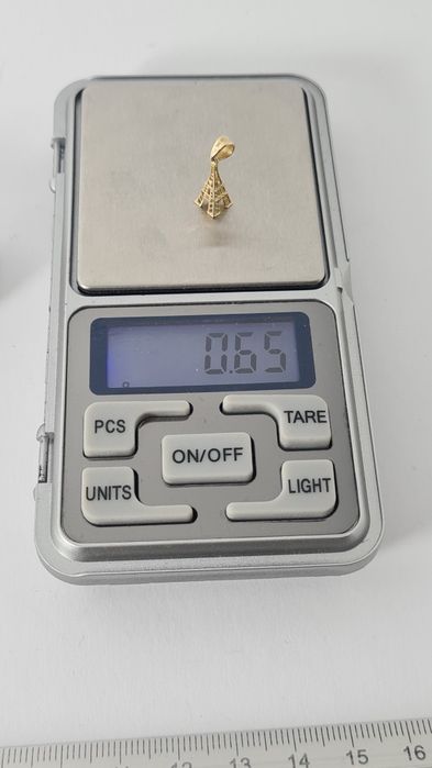 Złoty wisiorek wieża Eiffla