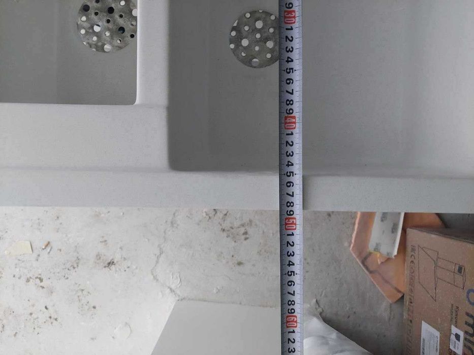 кухонна мойка біла