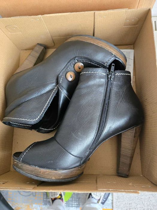 Botki z czarnej skory, peep-toe, marki Badura, r. 38