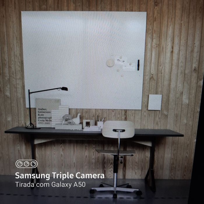 Suporte de parede para canetas e borracha