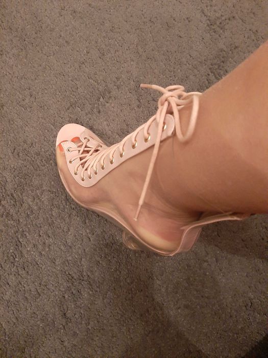 Продам новые летние ботинки