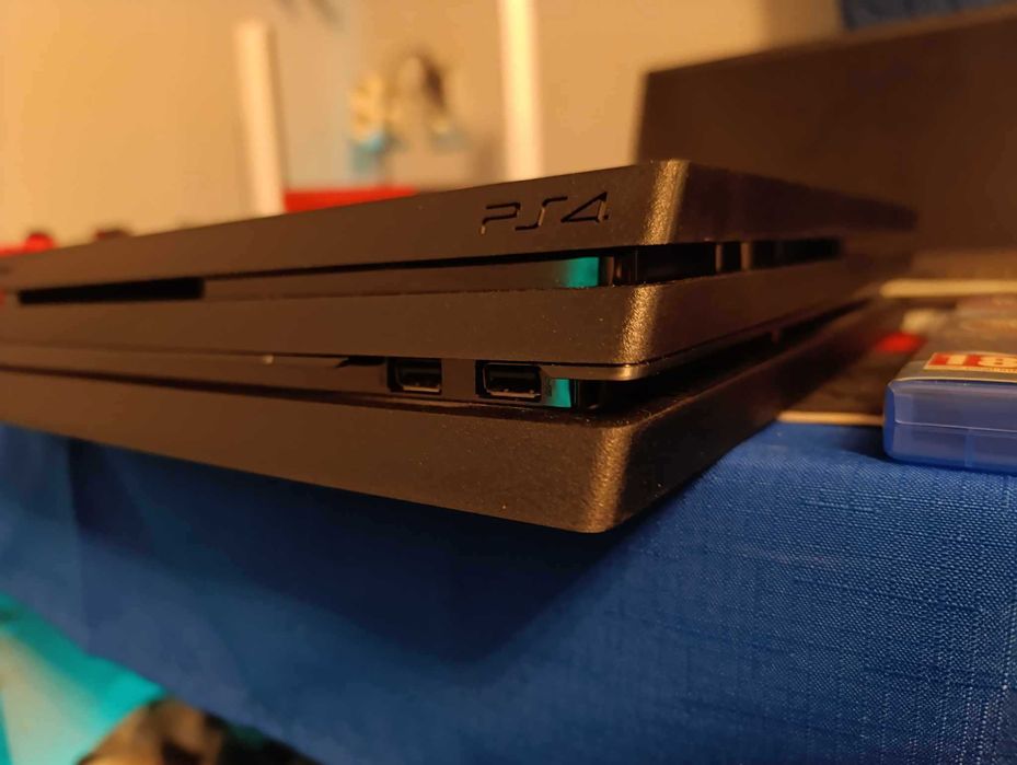 Ps4Pro 1Tb dwa pady