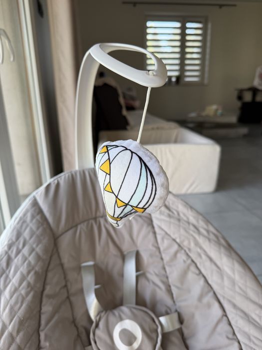 Bujaczek leżaczek elektryczny obrót 360°panel sterowania 0-9kg Lionelo Iris