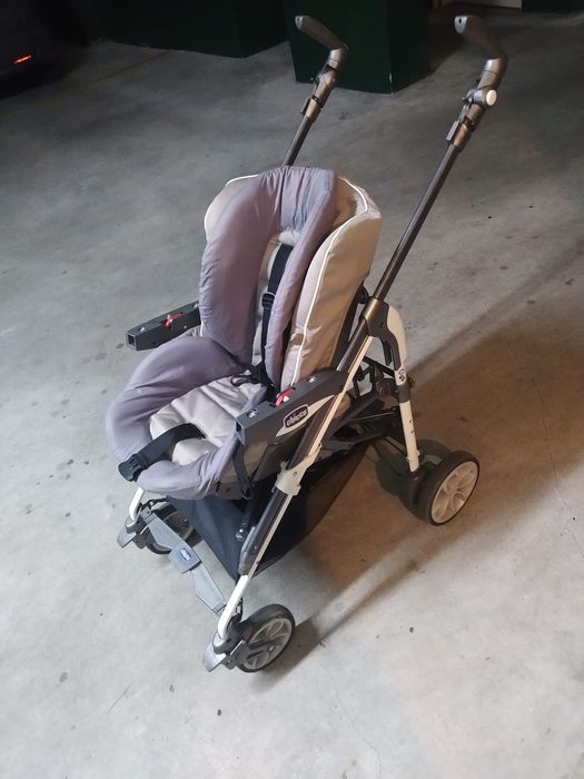 Carrinho e alcofa Chicco Bom estado