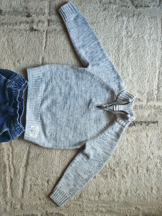 Komplet chłopięcy 104 jeansy joggery sweter H&M Cool Club Smyk