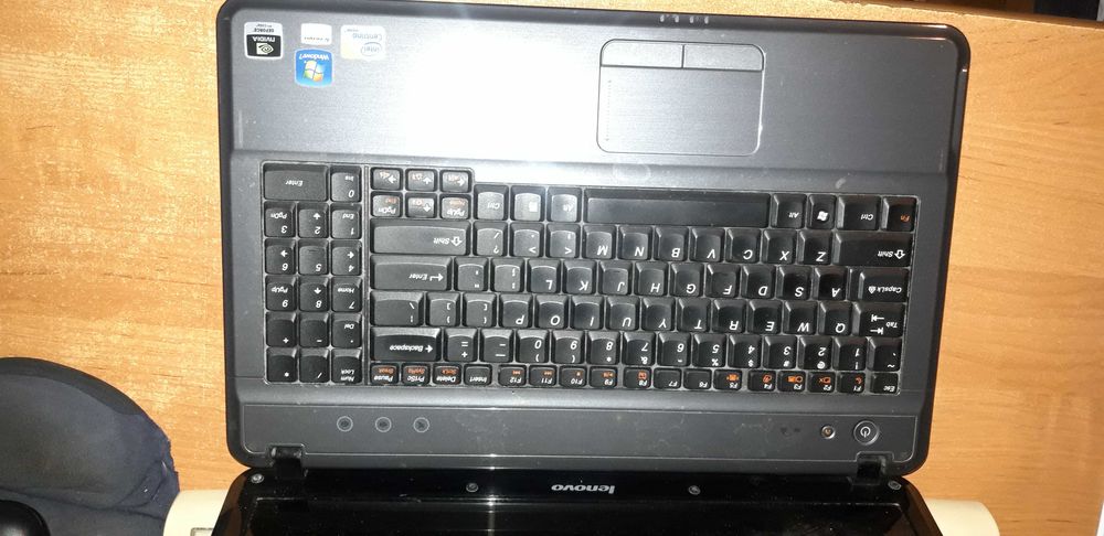 komputer Lenovo G 550  15" win 10 lub Linux