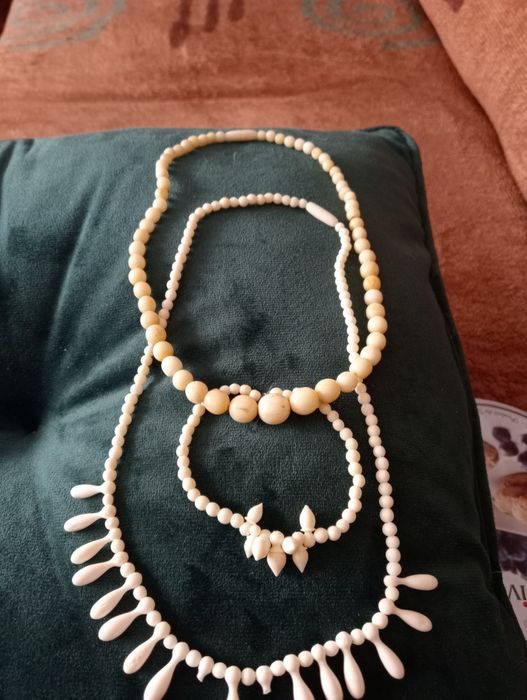 Naszyjniki, łańcuszki, wisiorki,zawieszki,broszki,komplety,